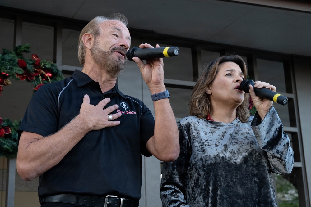 Laughlin kicks off holiday tradition with Christmas tree lighting