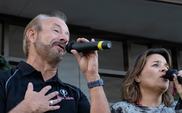 Laughlin kicks off holiday tradition with Christmas tree lighting