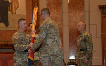 38th ID changes commander during ceremony at the Indiana War Memorial