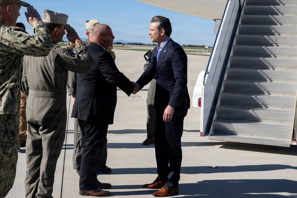 SW Tours NAWCWD, Defense Companies, Delivers RNDF Keynote Address