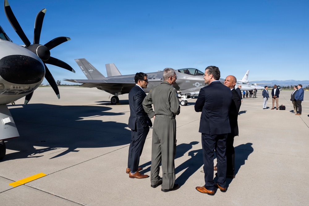 SW Tours NAWCWD, Defense Companies, Delivers RNDF Keynote Address