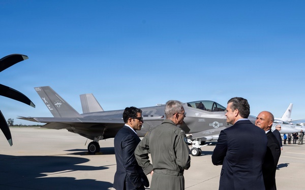SW Tours NAWCWD, Defense Companies, Delivers RNDF Keynote Address