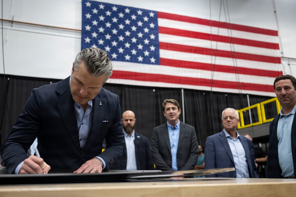 SW Tours NAWCWD, Defense Companies, Delivers RNDF Keynote Address