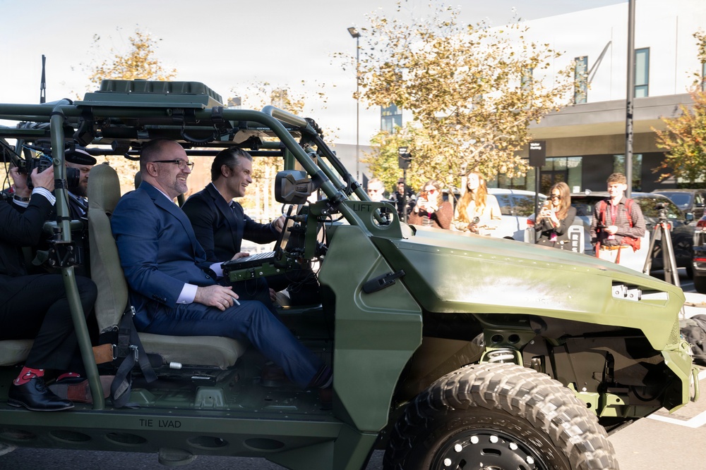 SW Tours NAWCWD, Defense Companies, Delivers RNDF Keynote Address