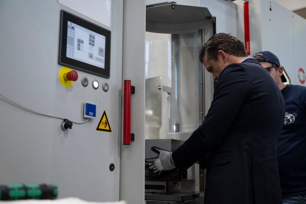 SW Tours NAWCWD, Defense Companies, Delivers RNDF Keynote Address