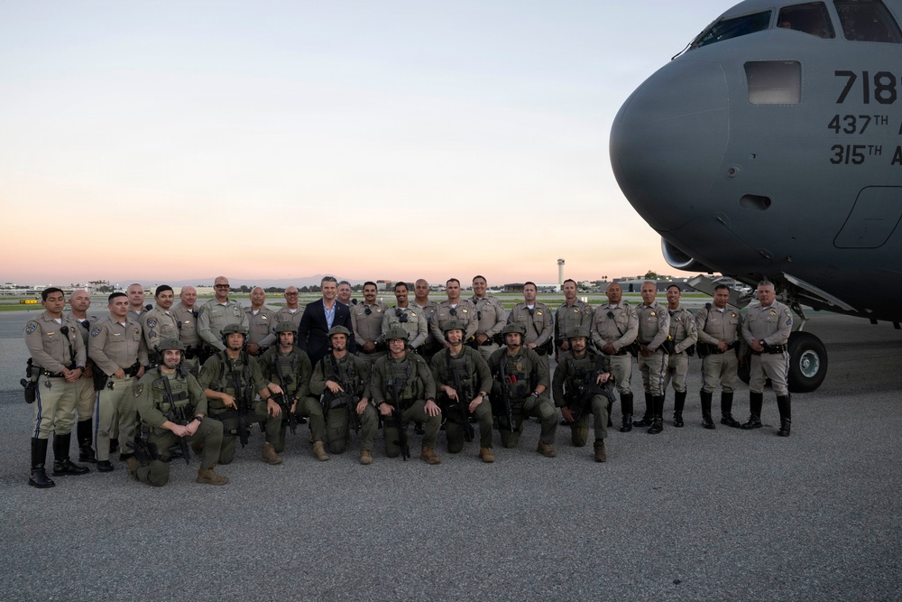 SW Tours NAWCWD, Defense Companies, Delivers RNDF Keynote Address