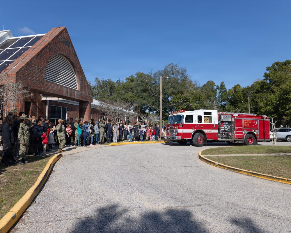 NAS Pensacola MWR Child and Youth Program, Petty Officers Host Local Children for Holiday Event