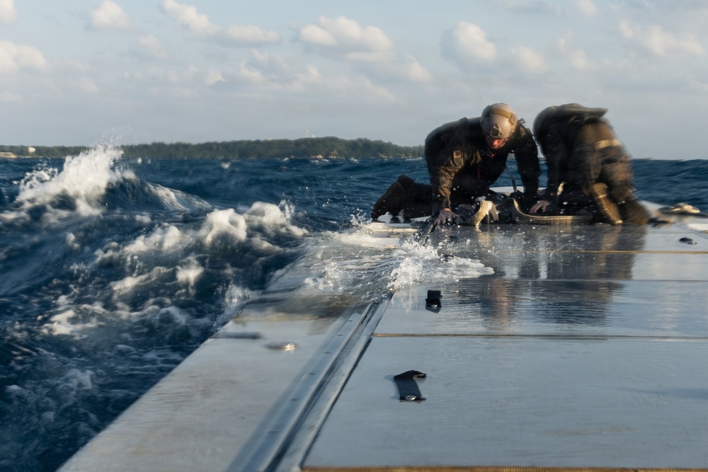 31st MEU | USV and E-CRRC resupply drills