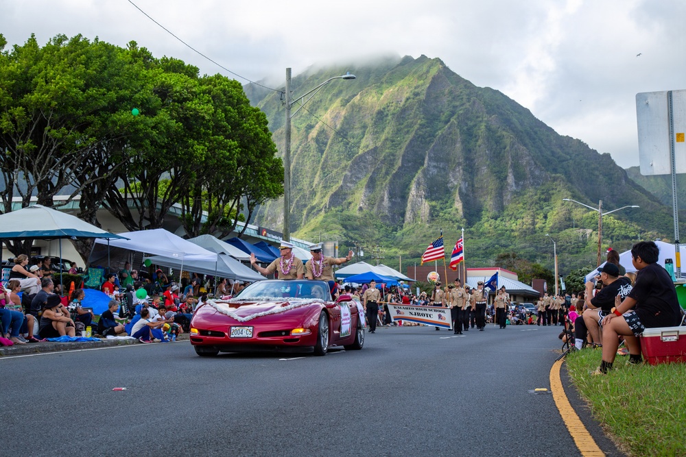 Mele Kalikimaka: MCBH CO and Sgt. Maj. Attend the 2025 Kaneohe Bay Christmas Parade