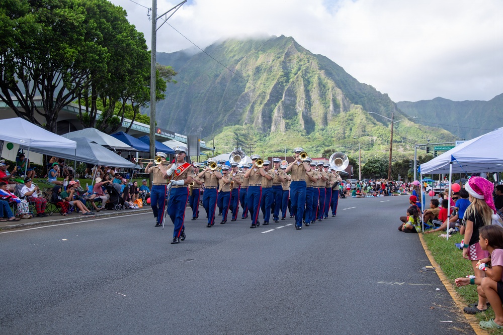 Mele Kalikimaka: MCBH CO and Sgt. Maj. Attend the 2025 Kaneohe Bay Christmas Parade
