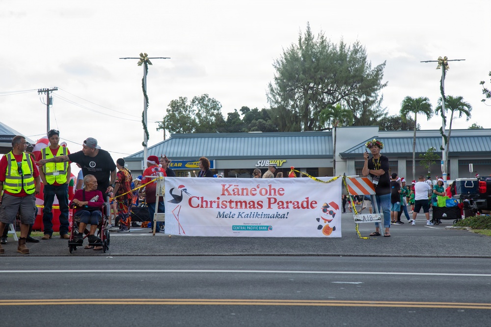 Mele Kalikimaka: MCBH CO and Sgt. Maj. Attend the 2025 Kaneohe Bay Christmas Parade