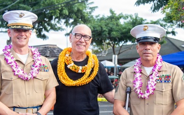 Mele Kalikimaka: MCBH CO and Sgt. Maj. Attend the 2025 Kaneohe Bay Christmas Parade