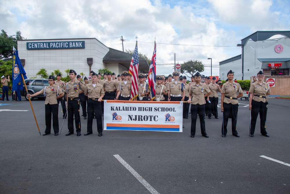 Mele Kalikimaka: MCBH CO and Sgt. Maj. Attend the 2025 Kaneohe Bay Christmas Parade