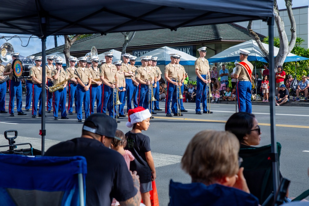 Mele Kalikimaka: MCBH CO and Sgt. Maj. Attend the 2025 Kaneohe Bay Christmas Parade