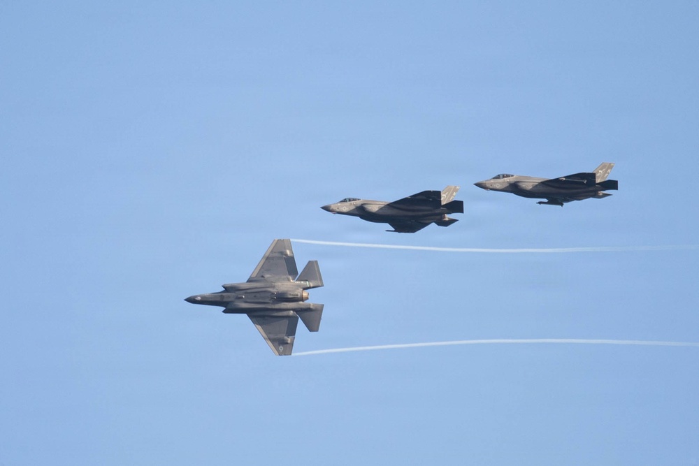 CVW-5 Pilots return to MCAS Iwakuni