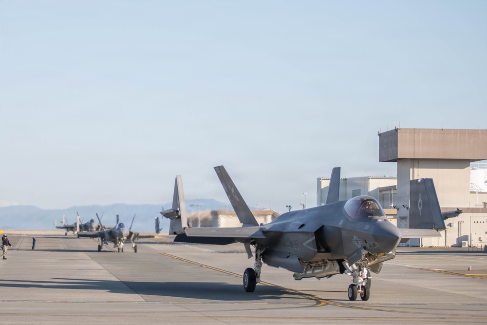 CVW-5 Pilots return to MCAS Iwakuni