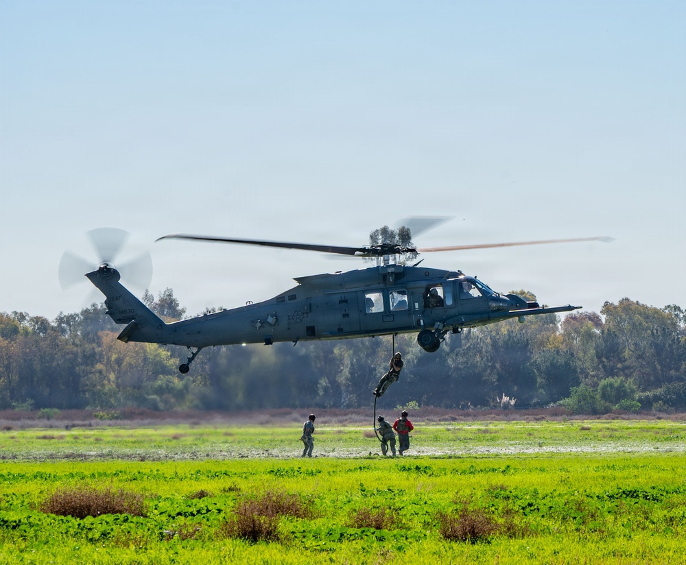 Steel Knight 25: Fast Roping and Hoist Training