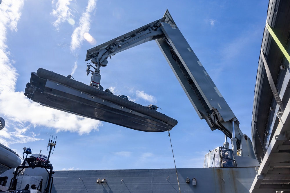USS San Antonio Conducts Fast Rope Training Evolution