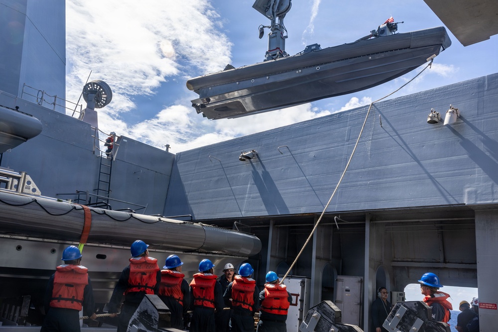 USS San Antonio Conducts Fast Rope Training Evolution