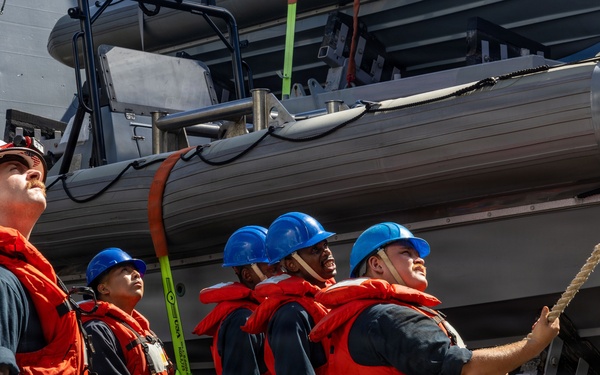 USS San Antonio Conducts Fast Rope Training Evolution