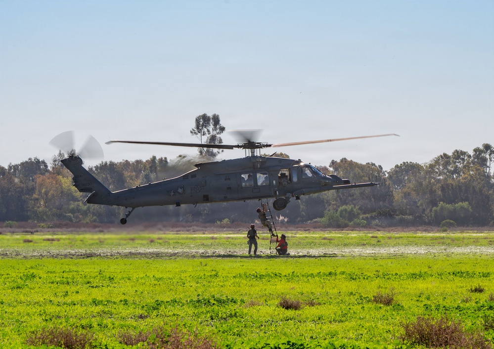 Steel Knight 25: Fast Roping and Hoist Training