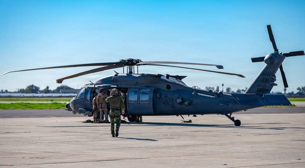 Steel Knight 25: Fast Roping and Hoist Training