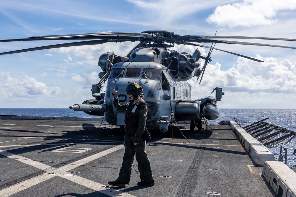 USS San Antonio Conducts Fast Rope Training Evolution