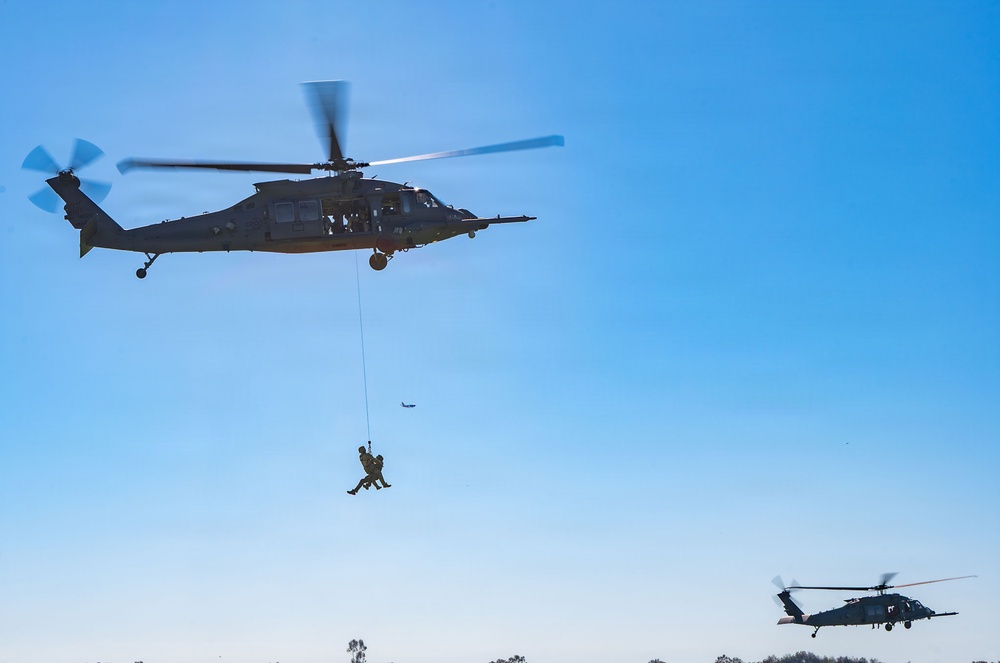 Steel Knight 25: Fast Roping and Hoist Training