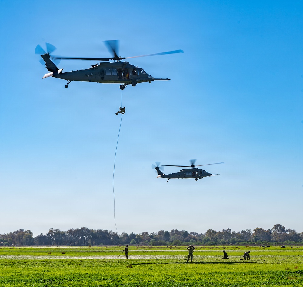 Steel Knight 25: Fast Roping and Hoist Training