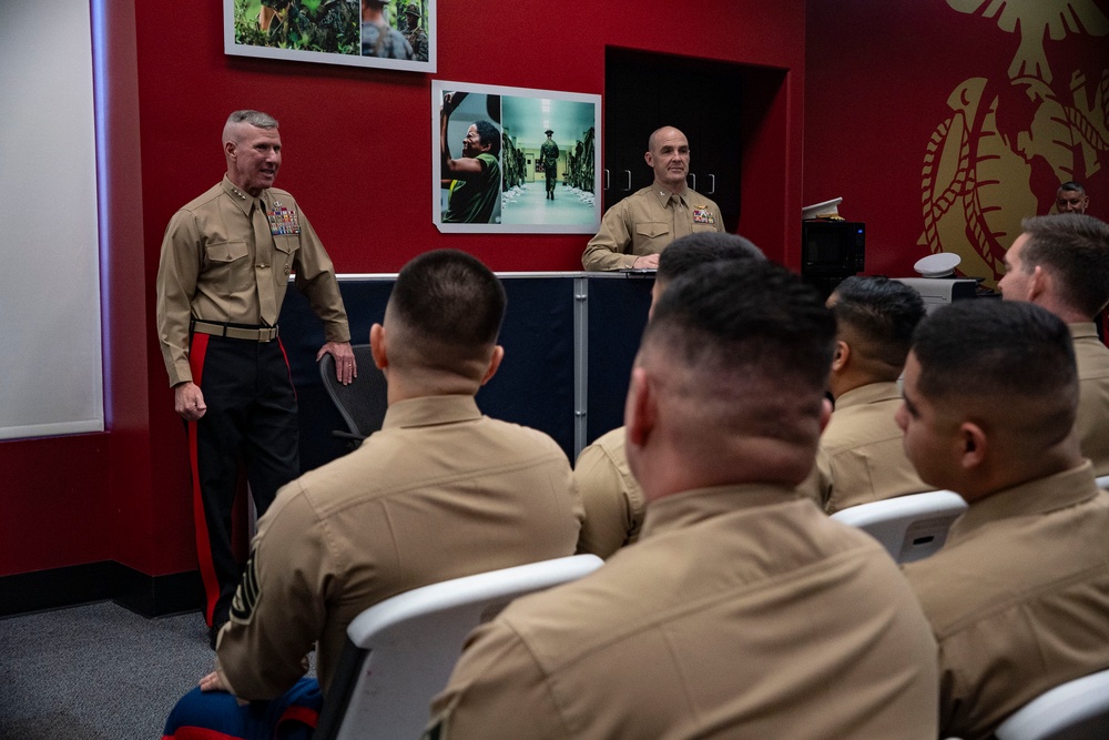 The 39th Commandant of the Marine Corps visits Recruiting Station Los Angeles
