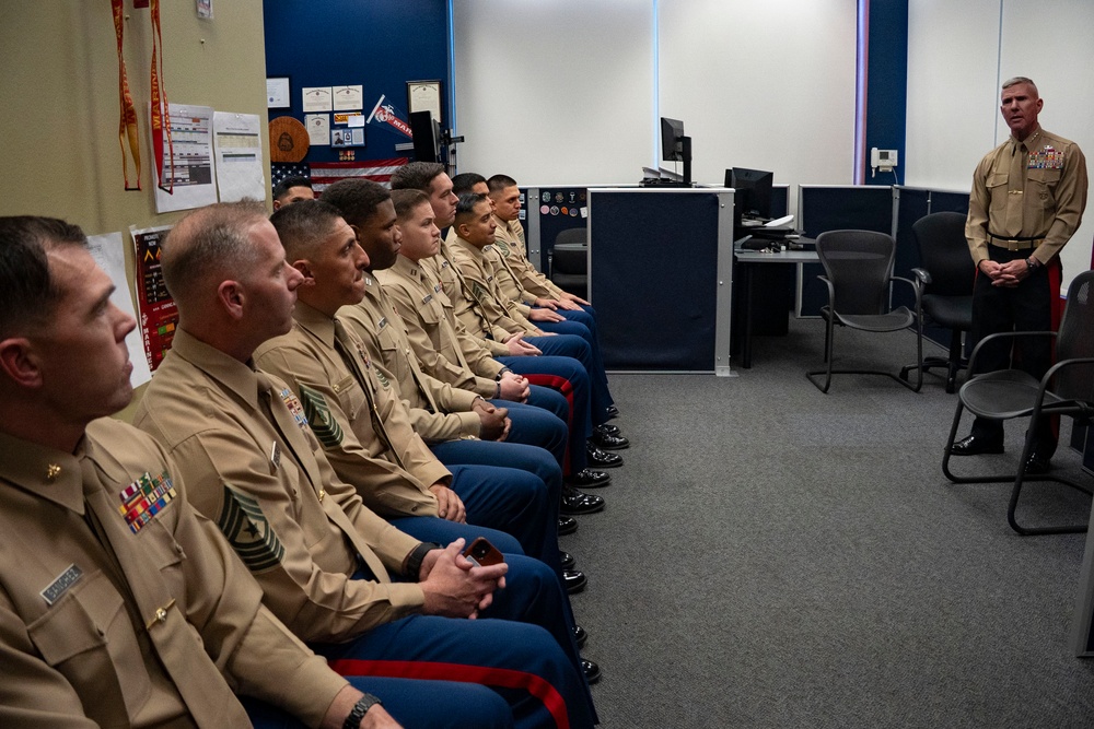 The 39th Commandant of the Marine Corps visits Recruiting Station Los Angeles