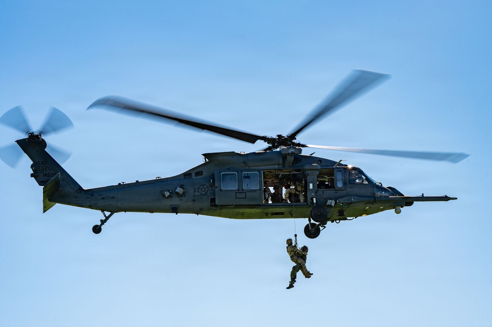 Steel Knight 25: Fast Roping and Hoist Training