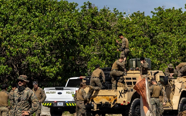 Landing craft, air cushion delivers U.S. Marines ashore