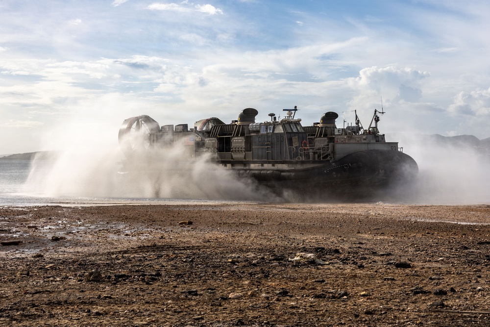 Landing craft, air cushion deliver U.S. Marines ashore