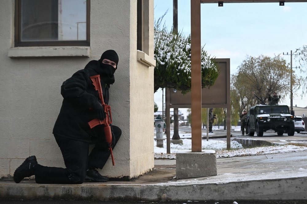 Wolf Pack defenders practice mass attack response protocol during Beverly Sentinel 26-1