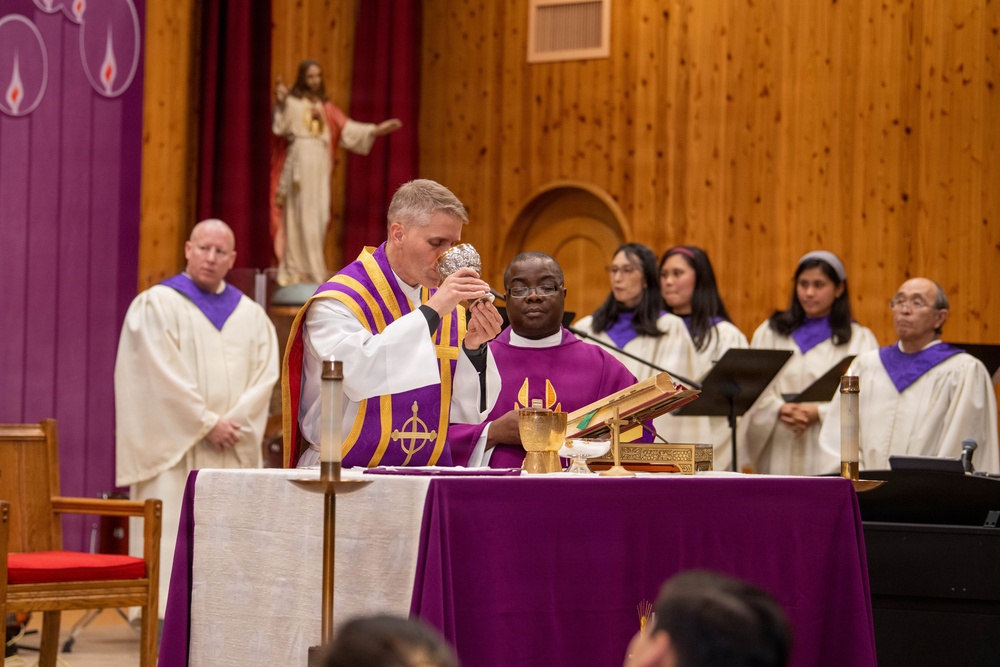 Bishop William Muhm Visits NAF Atsugi