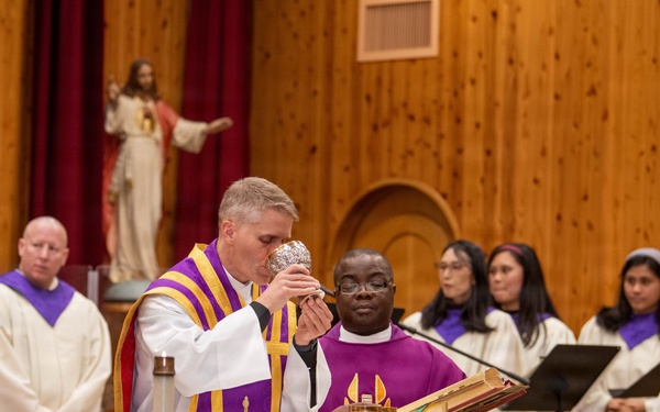 Bishop William Muhm Visits NAF Atsugi