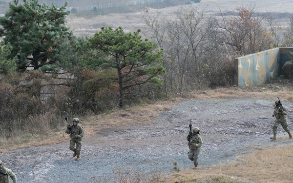 Wolf Pack defenders conduct field training exercise with OPFOR