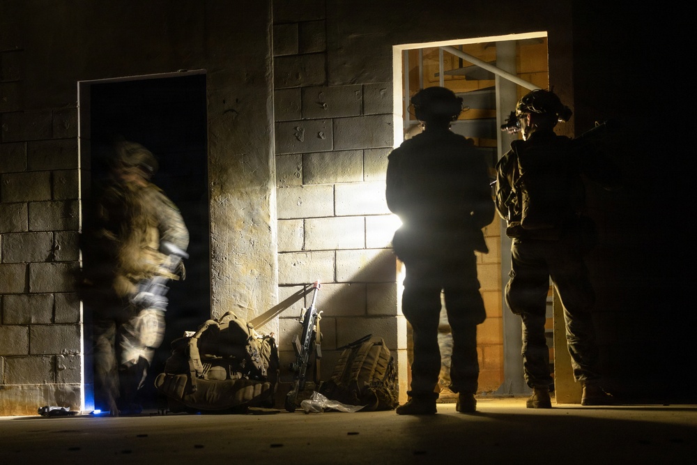 31st MEU | Kilo Company conducts mechanized raid