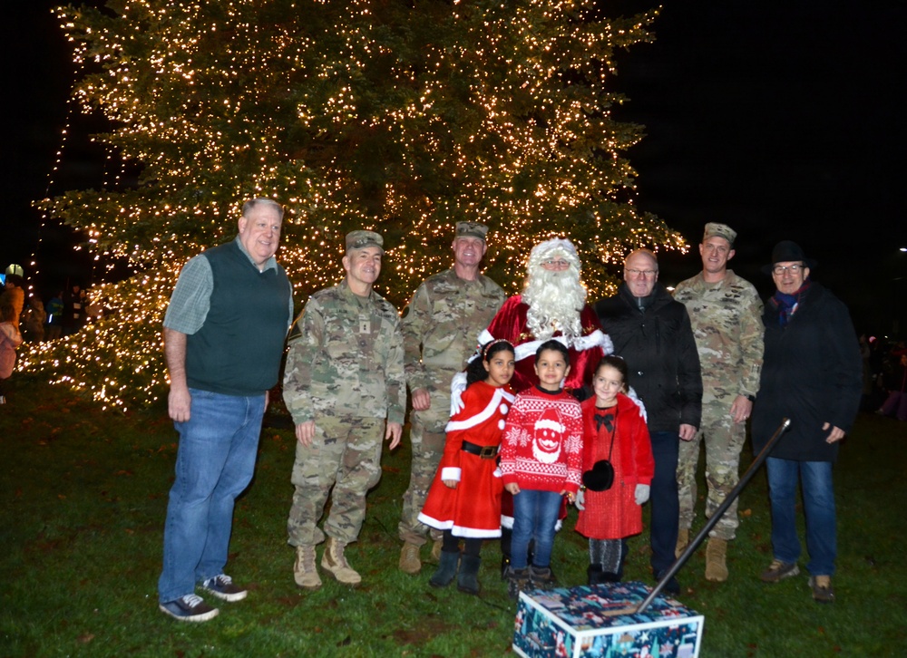 USAG Rheinland-Pfalz kicks off holiday season with community celebration