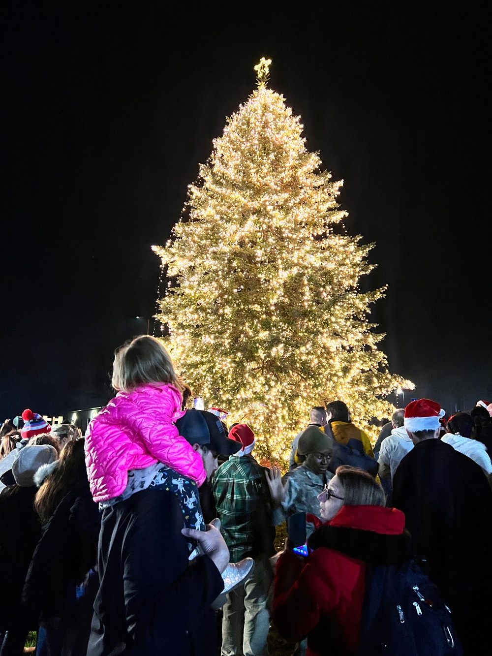 USAG Rheinland-Pfalz kicks off holiday season with community celebration