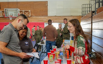 7th Communication Battalion spreads holiday cheer