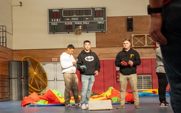 7th Communication Battalion spreads holiday cheer