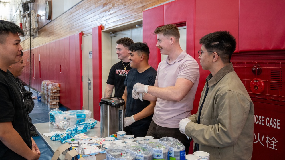 7th Communication Battalion spreads holiday cheer