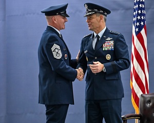 AFN Aviano Radio News: Leaders are Readers