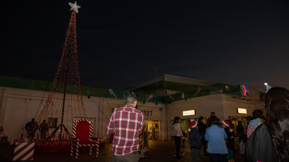 Camp Kinser Hosts Tree Lighting Ceremony