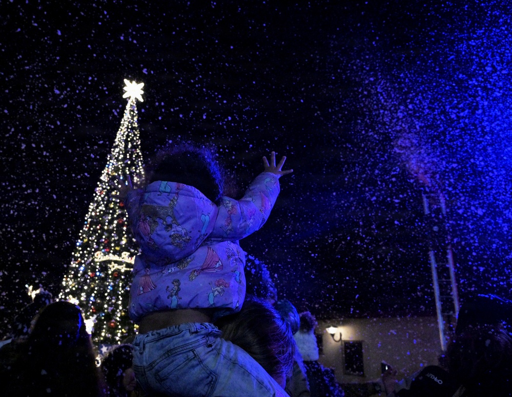 Aviano AB hosts tree lighting ceremony