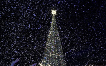 Aviano AB hosts tree lighting ceremony