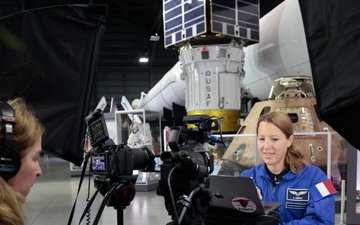 Astronaut visits National Museum USAF