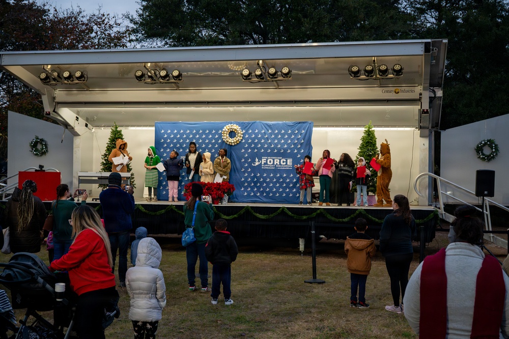 'Tis The Season: 20th FW hosts tree lighting ceremony